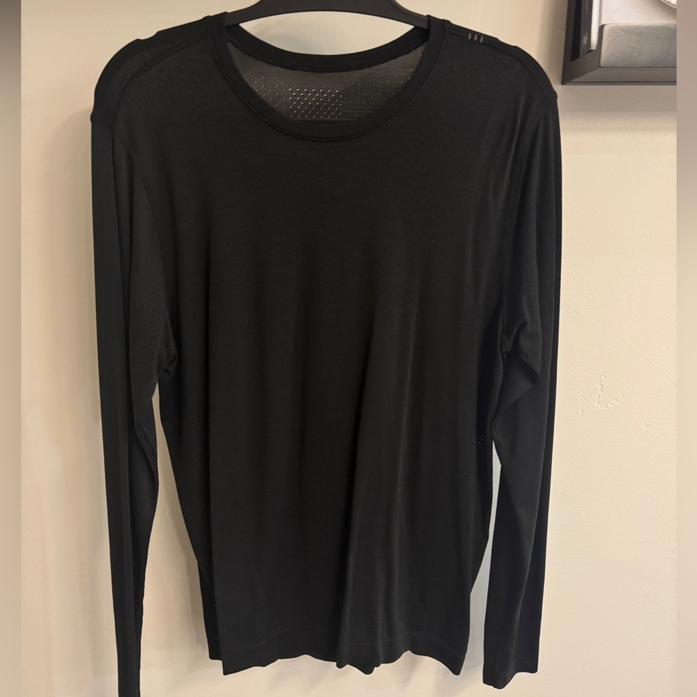 Men's Black Lululemon Vent Tech Long Sleeve, extra vented.